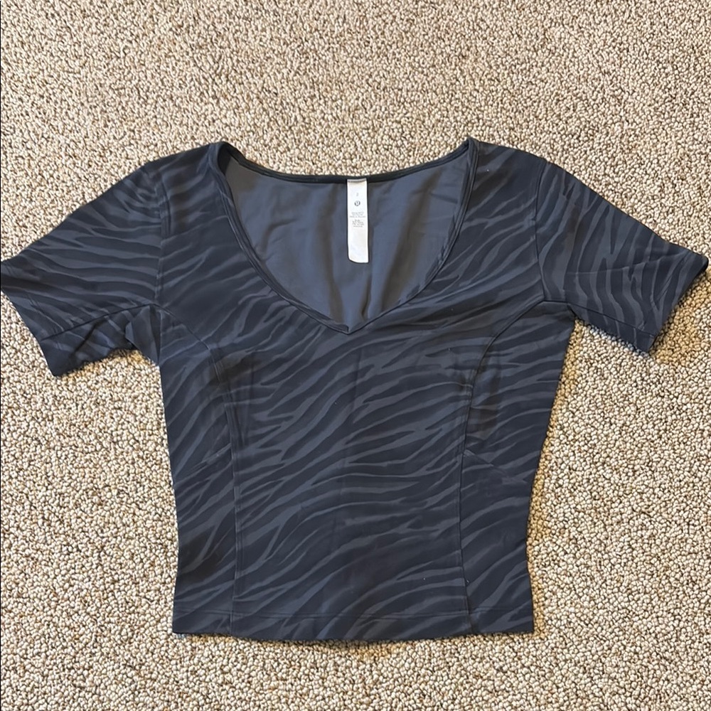 lululemon athletica Gray Short Sleeve Fitted Crop Top